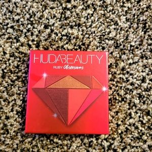 Huda beauty ruby obsession pallette new